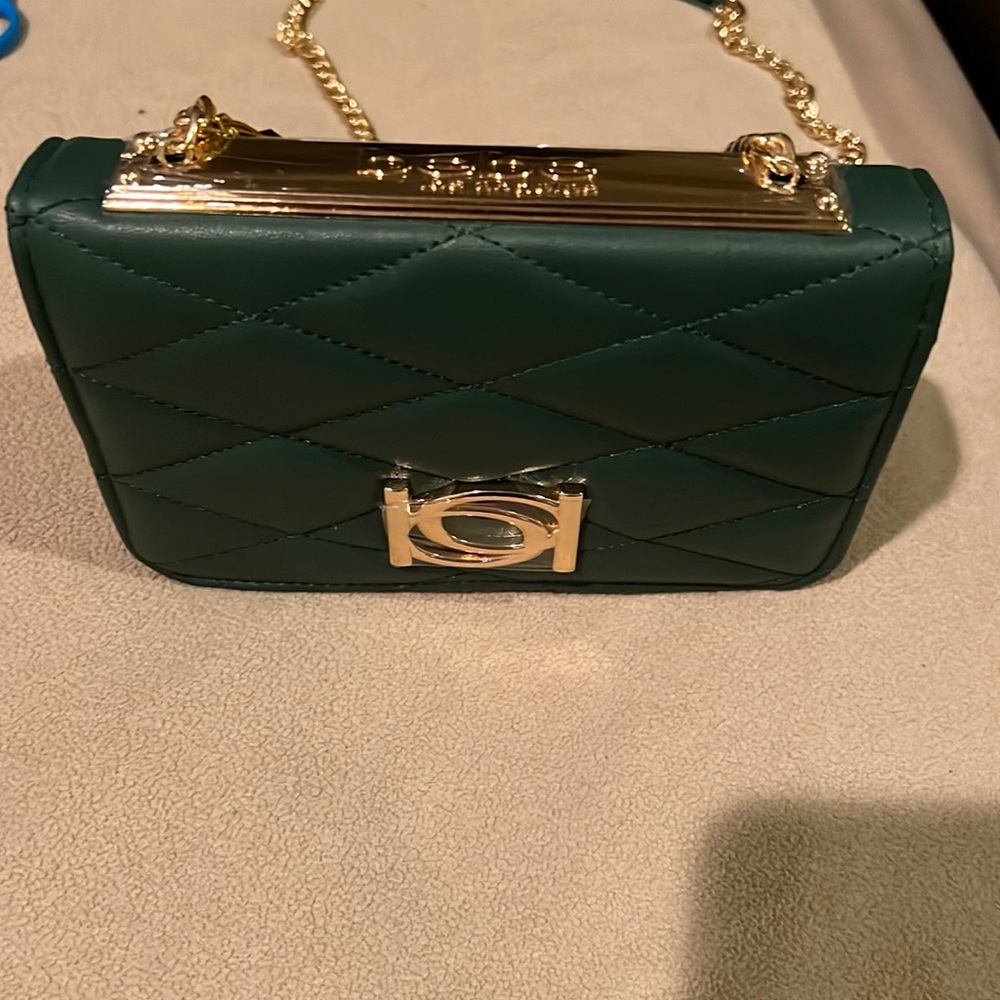 Sold elsewhere πGift ideaπBebe Abigail Logo Flap Top Green
Crossbody Bag - Picture 1 of 7